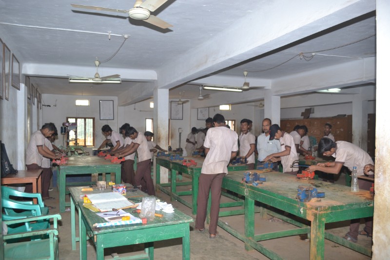 21. FITTER LAB.jpg